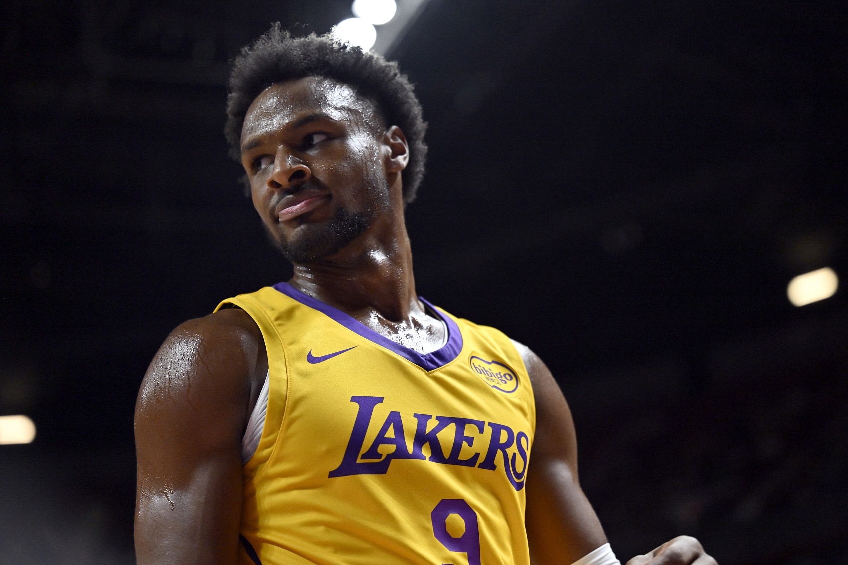 KOK体育官网-新赛季阵容分析：布朗尼能否在湖人拥挤的后卫线中获得轮换机会？