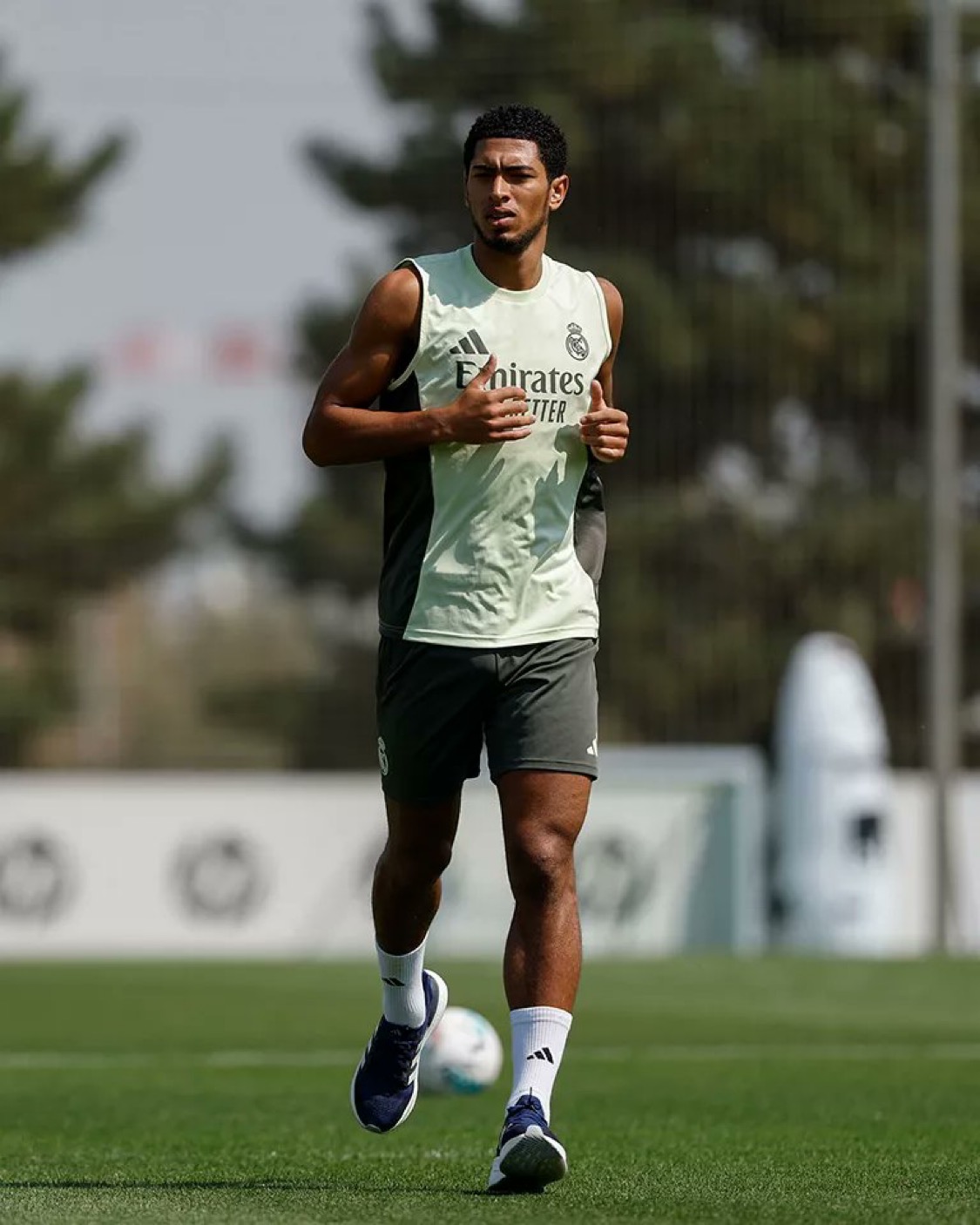 KOK体育平台-光速回归！此前接受肩膀手术的贝林厄姆今日参加皇马训练