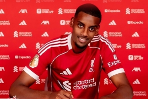 KOK体育平台-4.8亿买人傲视夏窗！TA评利物浦史诗一夏：组世界最强锋线之一